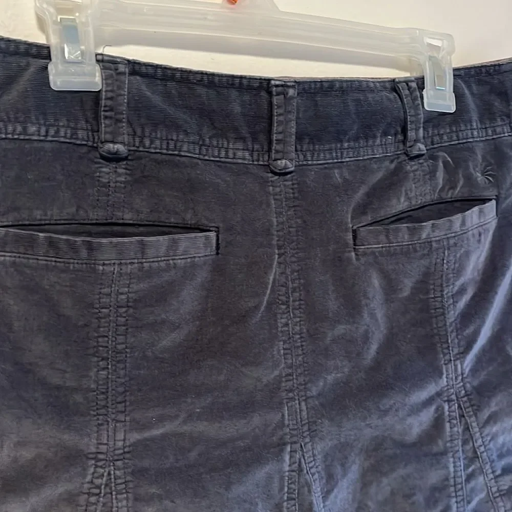 EXCELLENT CONDITION ATHLETA SIZE 8 GRAY BRUSHED CORDUROY SKIRT